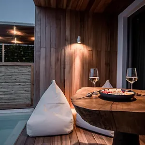 Aparthotel King's & Queen's - With Private Pool, Afytos